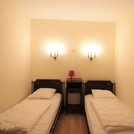 In Het Zoute Near Zeedijk Promenade Кнокке-Хейст